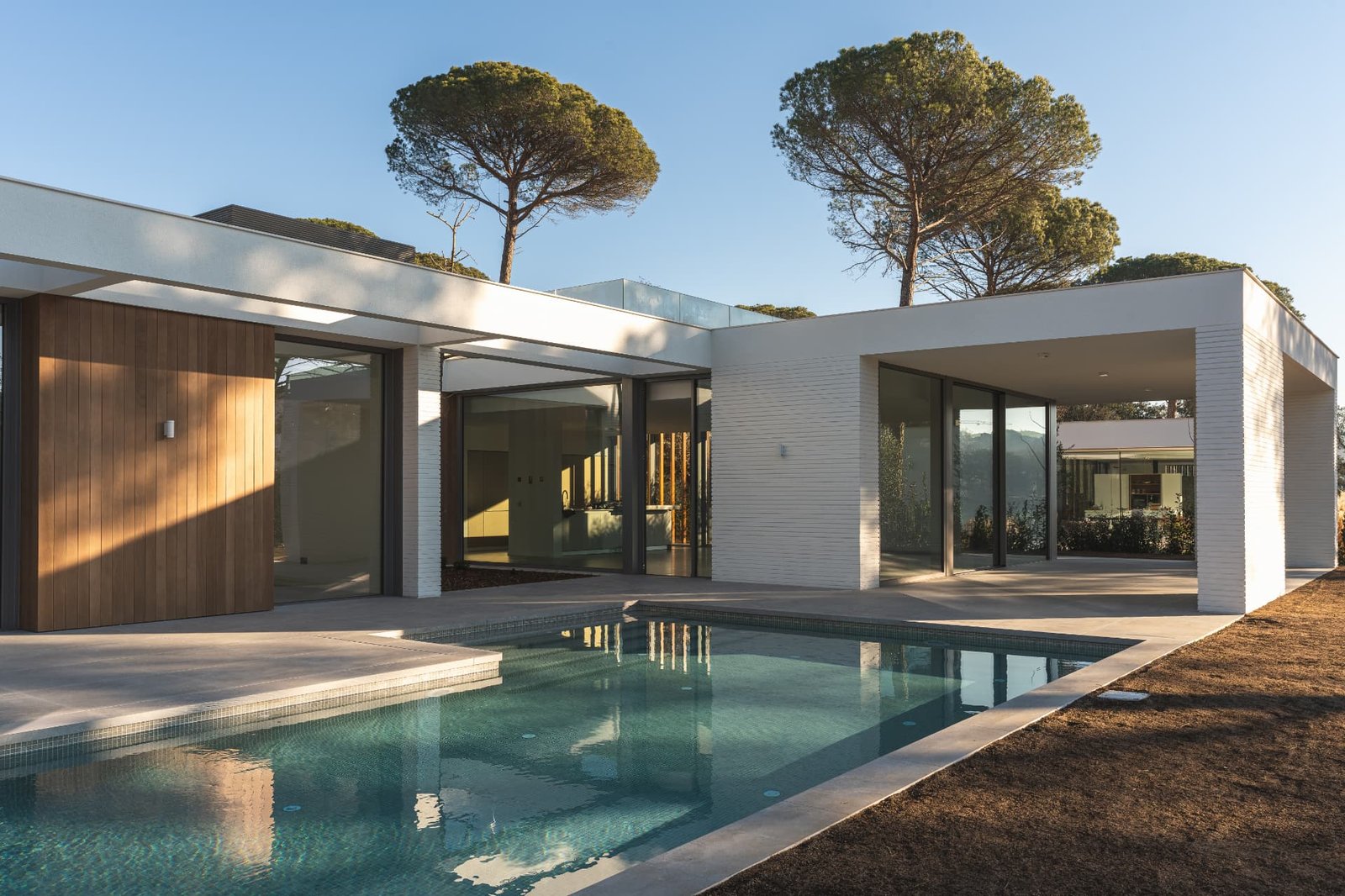 Moderne Luxusvilla mit Pool